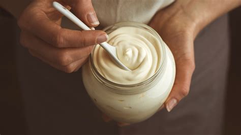 Is mayonnaise good for polishing wood?